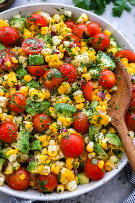 Cilantro Lime Pasta, Lime Pasta, Avocado Tomato Salad, Corn Salad Recipes, Summer Corn Salad, Summer Corn, Summer Side Dishes, Avocado Tomato, Juicy Tomatoes