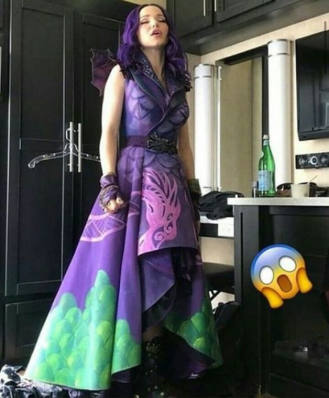 Descendant Mal Costume, Dove Cameron Descendants, Disney Descendants Dolls, Disney Descendants 2, Descendants Wicked World, Descendants Costumes, Mal Descendants, Disney Descendants Movie, Cheyenne Jackson