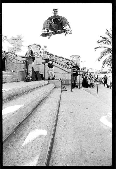 Jeremy Wray fs ollie 360. Photo by Atiba Jefferson Skateboard Movies, Skate Photography, 360 Photo, Skate And Destroy, Skateboard Photography, Thrasher Magazine, Baby Turtles, Bmx, Fine Art Photography