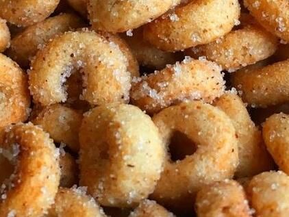 Hot Buttered Cheerios (AKA Mini Donuts): A Quick and Deliciously Sweet Snack That Will Take You Back - NewsBreak Cheerio Crispy Treats, Savory Cheerios Recipes, Spicy Cheerios, Mini Donut Hot Buttered Cheerios, Hot Buttered Cheerios, Buttered Cheerios, Mini Donut Fried Cheerios, Hot Chocolate Desserts, Stuffing Balls Recipe