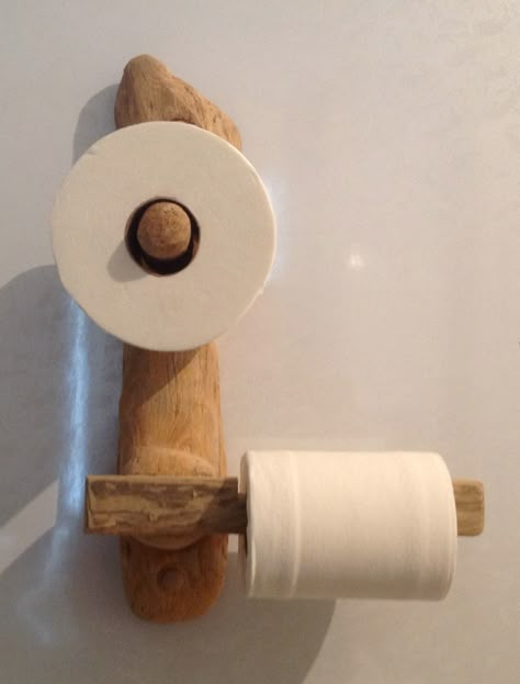 Driftwood toilet roll holder Art Pinterest, Driftwood Projects, Diy Toilet, Wood Art Projects, Rustic Crafts, Driftwood Crafts, Rustic Bathrooms, Best Furniture, Wood Creations