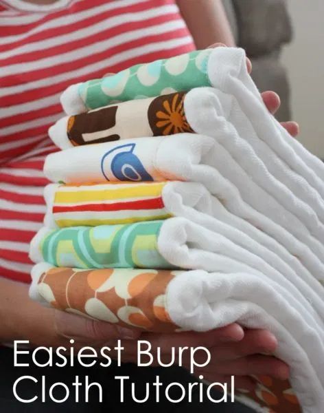 Burp Cloth Tutorial, Burp Cloths Diy, Burp Rags, Diy Bebe, Baby Sewing Projects, Beginner Sewing Projects Easy, Quilt Baby, Baby Burp Cloths, Baby Projects