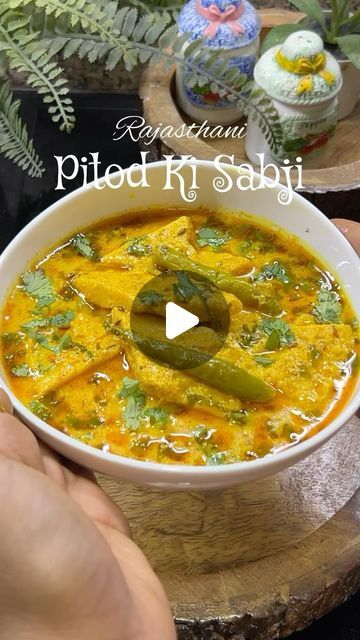 GARIMA BHARGAVA | FOOD & TRAVEL on Instagram: "Rajasthani Pitod ki Sabji ❤️  Ingredients For pitod : 1/2 cup Besan  1/4th tsp Haldi  1/2 tsp red Chilli powder  1/4 tsp Ajwain  1/4 tsp jeera Pinch of Heeng  Salt  1 cup water   1 Cup Curd  1/2 tsp haldi 1 tsp Dhania 1/2 tsp red Chilli  Salt to taste   1 tbsp Ghee Pinch of Heeng 1 tsp jeera  1 tsp Ajwain  Ginger  Green Chilli  Water as required  1/2 tsp Garam Masala  Chopped Coriander   Upgraded my kitchen with new 4 Burner Gas Hob from @sunshinesuperkitchen  This Gas hob has so many Features- 🌸Designer Knobs 🌸Auto ignition 🌸Brass Burners 🌸Good Looking Also available in 3 Burner  Check out their website www.sunshineindia.com for more !!!!  #rajasthani #pitodkisabji #pitodkisabjirecipe #besankisabji #besanrecipes #rajasthanicuisine #recipe Grated Tomato, Neeti Mohan, Chana Recipe, Rajasthani Food, Red Chilli Powder, Gas Hob, Garlic Recipes, Green Chilli, Red Chilli