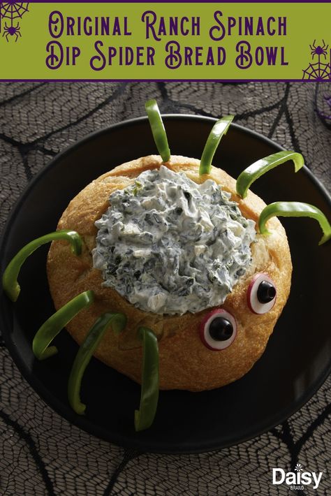 Put a Halloween twist on your favorite spinach dip with this Original Ranch Spinach Dip Spider Bread Bowl. Ranch Spinach Dip, Spider Bread, Halloween Taco Dip, Fun Halloween Appetizers, Halloween Appetizers Easy, Creepy Halloween Food, Daisy Brand, Halloween Party Appetizers, Halloween Food Appetizers