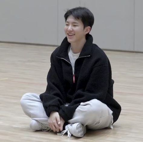 SEVENTEEN CONCERT ‘POWER OF LOVE’ UNIT DANCE PRACTICE BEHIND #2 211219 Hoshi Dance Practice, Seventeen Dance Practice, Hoshi Dance, Hoshi Seventeen Icon, Seventeen Concert, Hoshi Icon, Futurisme Retro, Seventeen Hoshi, Seventeen Going Seventeen