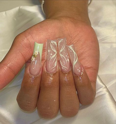 Enchanted Nails Acrylic, Tinkerbell Acrylic Nails, Green Tinkerbell Nails, Stage Green Nails, Tinkerbell Themed Nails, Cute Arclyc Nails, Tiana Nails Acrylic, Tinkerbell Nails Acrylic, Prince And The Frog Wedding