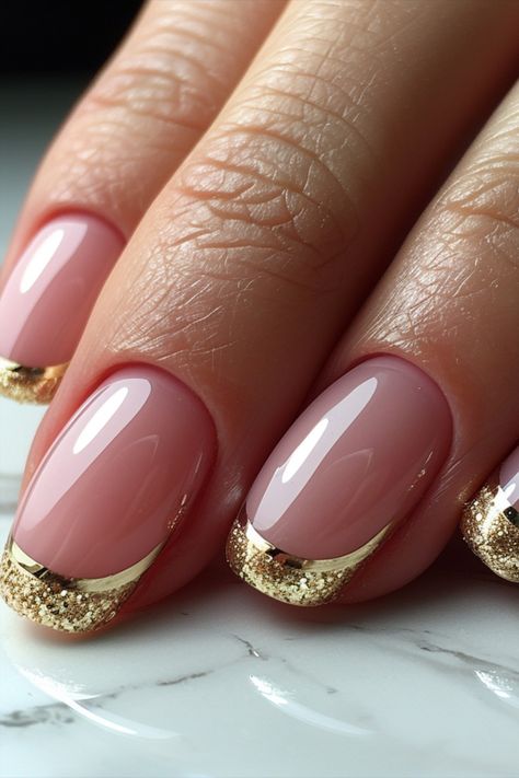 Rose Gold Nails French Manicure With Gold Tips, Interesting French Nails, Rose Gold Nail Ideas, Gold French Tip Nails, Gold French Tip, Art Deco Nails, French Tip Nail Designs, Rose Gold Nails, French Rose