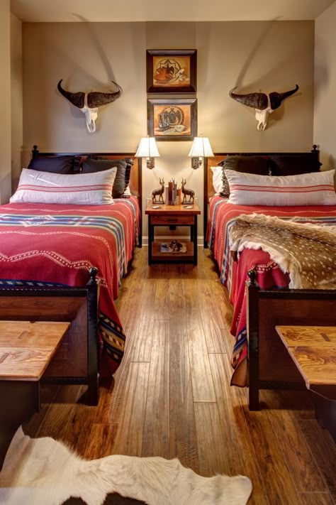 Ranch Bedrooms, Lodge Style Bedroom, Southwestern Bedroom, Western Bedrooms, Halloween Bedroom Decor, Western Rooms, Western Bedroom, Casa Country, Southwestern Decor