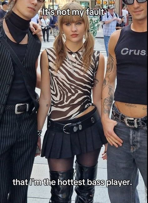 victoria de angelis Rock Star Outfit, Queen Vic, Maggie Lindemann, Rock Outfit, Taylor Momsen, Killing Me, Rock Outfits, I Love Her, Outfits Casuales