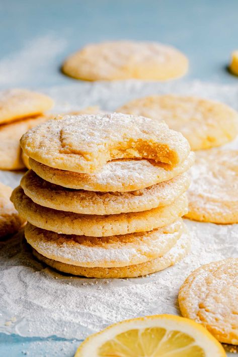 With a slight crisp on the outside and a wonderfully soft, chewy center, these lemon cookies are bursting with sweet, zingy lemon flavor. Lemon Snaps, Classic Biscuits, Lemon Sugar Cookies Recipe, Lemon Cookies Recipes, Lemon Sugar Cookies, Cookies Soft, Lemon Grove, Lemon Sugar, Drop Cookies