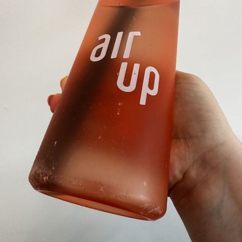 air up water bottle testing Air Up Water Bottle Aesthetic, Air Up Water Bottle, Aesthetic Water, Studying Food, Simple Person, Gallon Of Water, Drink More Water, Cherry Flavor, Flavored Water