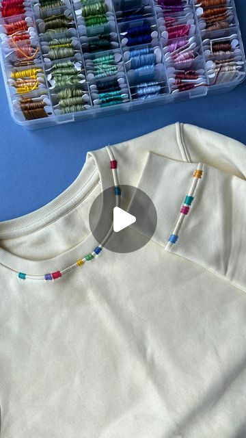 Easy Sweatshirt Embroidery Ideas, Vinyl And Embroidery Shirt, Embroidery On Sweatshirts Diy, Hand Embroidery On Sweatshirts, Hand Embroidery Sweatshirt Ideas, Embroidery Collar Design, Embellished Sweatshirt Diy, Patch Shirt Ideas, Embroidery On Clothes Diy