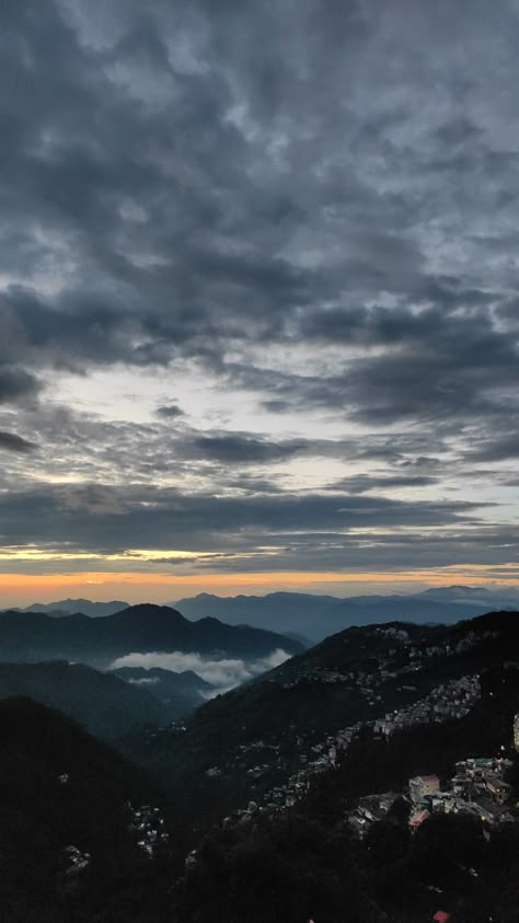 Sunset Sikkim Aesthetic, Mountain Sunset Aesthetic, Nature Asthetics, Travel Destinations In India, Kullu Manali, Mountains Aesthetic, Free Lightroom Presets Portraits, Mussoorie, Nainital