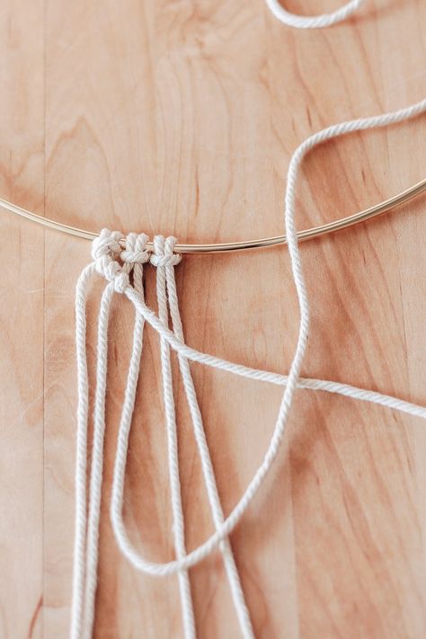 Learn the basic macrame knots with this step by step guide! Includes photos for every step and project ideas to get you started! Download and print a macrame pdf guide. #macrame #macramepdf #macrameknots #printables #macrameguide Macrame Basic Knots, Macrame Knots Step By Step, Basic Macrame Knots, Diy Macrame Wall Hanging, Basic Knots, Basic Macrame, Half Hitch Knot, Macrame Plant Hanger Tutorial, Knots Guide