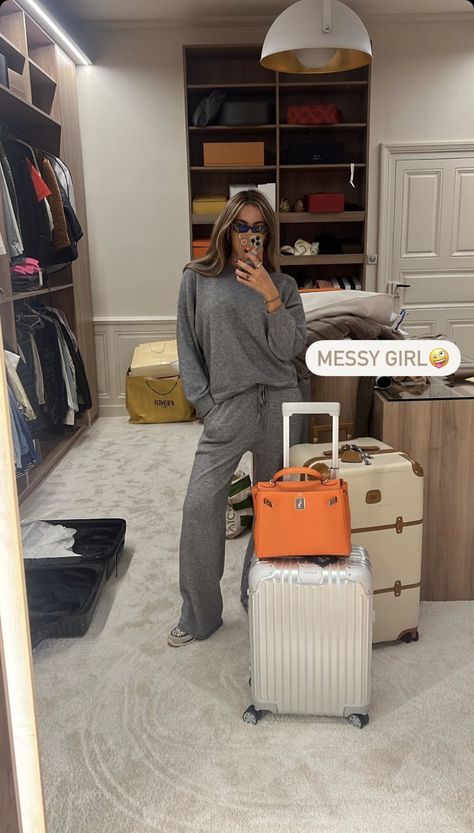 Rimowa Suitcase, Ceo Lifestyle, Rich Aesthetics, Famous Lifestyle, Celebrity Closet, Golden Life, Luxury Lifestyle Women, Dressy Casual Outfits, Vintage Suitcases