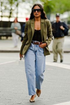 Olive Blazer Outfit, Olive Blazer, Fall Outfits Women 20s, Summer Outfits Women 20s, Style Année 20, Stylish Shirts Men, What Shoes To Wear, Fashion Week Spring 2020, Miroslava Duma