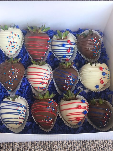 4th Of July Desserts Strawberries, 4th Of July Chocolate Covered Treats, Patriotic Chocolate Covered Strawberries, 4th Of July Oreos, 4th Of July Chocolate Covered Oreos, July 4th Strawberries, Red White Blue Strawberries, Memorial Day Strawberries, Fourth Of July Chocolate Strawberries