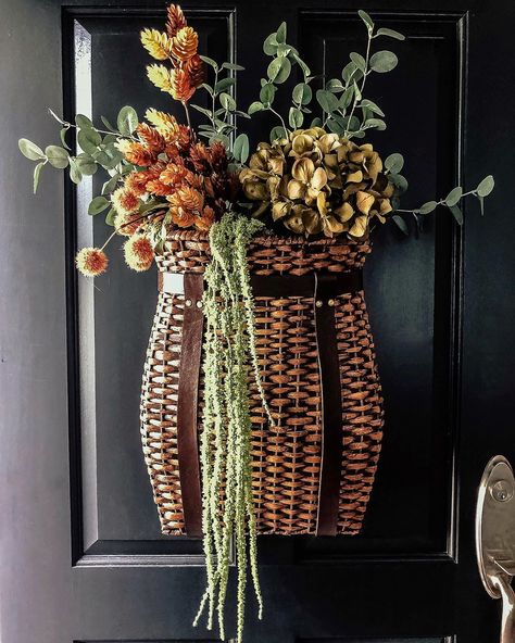 @mygeorgiancolonial shared a photo on Instagram: “A tisket, a tasket, a transition to fall basket...🤣. Ok sorry guys, that was weak, but I’m tired. Over the weekend, I started swapping out…” • Sep 1, 2020 at 1:04pm UTC Front Door Baskets With Flowers, Fall Door Basket, Fall Basket Ideas, Decorating Your Front Porch, A Tisket A Tasket, Front Door Baskets, Fall Basket, Purple Mums, Black Front Door