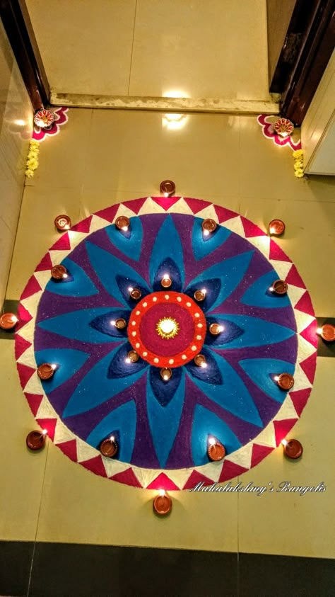 Easy Circle Rangoli Designs, Rangoli Without White Colour, Free Style Rangoli Designs, Shading Rangoli Design, Big Easy Rangoli Designs, Rangoli Designs For Pongal Festivals, Rangoli Designs Big And Easy, Small Circle Rangoli, Traditional Rangoli Designs Diwali