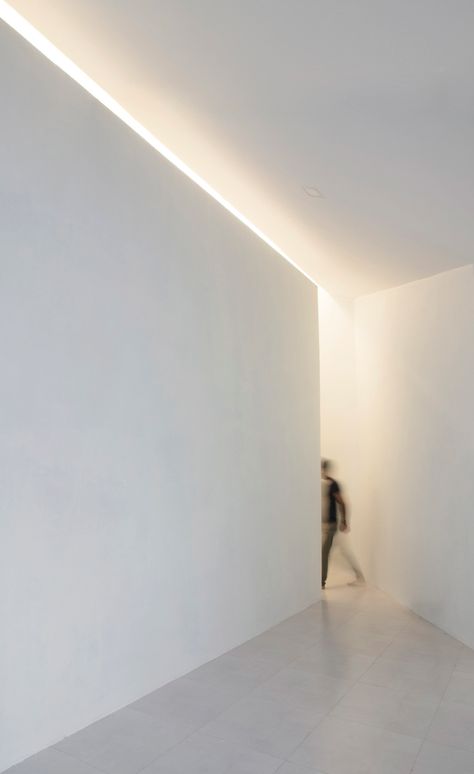 Gallery of Natel Weekend Villa / KA architecture studio (Mohammad Khavarian) - 19 Lighting Vaulted Ceiling, Gallery Ceiling, Extreme Minimalism, Simple Architecture, Lighting Architecture, First Floor Plan, Gallery Lighting, Light Study, Weekend House