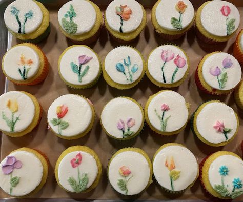 Cupcake With Flowers On Top, Garden Party Cupcake Ideas, Floral Bridal Shower Cupcakes, Love Is In Bloom Cupcakes, Wildflower Themed Cupcakes, Colorful Wedding Cupcakes, Wildflower Wedding Cupcakes, Spring Floral Cupcakes, Pastel Flower Cupcakes