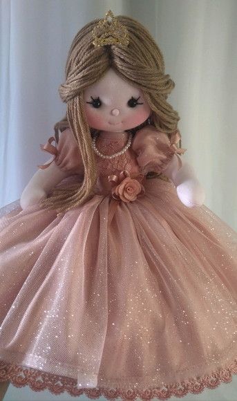 Bonequinha no tamanho total de 35cm , vestido cor rosé com sobreposiçao de tule com brilho! Vc pode mudar a cor da roupa se desejar! Contate vendedor para mais informaçoes! Cute Cartoon, Glitter, Disney Princess, Disney Characters