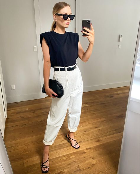 Make Up Studio, Look Office, Elegante Casual, Mode Casual, Muscle Tee, Looks Chic, Fashion Tips For Women, Business Casual Outfits, White Pants