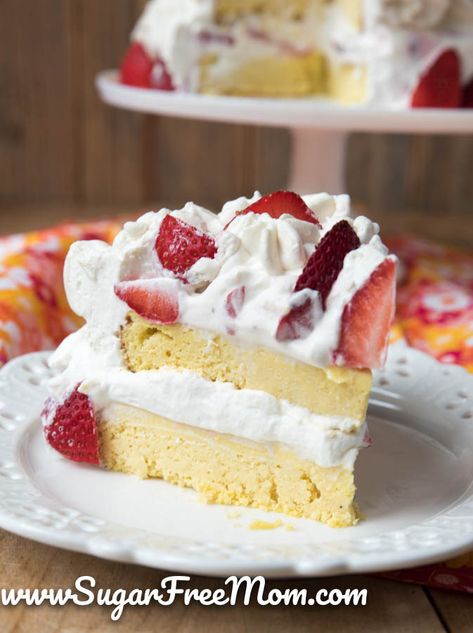 Low Carb Strawberry Shortcake, Sugar Free Strawberry Shortcake, Keto Strawberry Shortcake, Sugar Free Strawberry Cake, Shortcake Cake, Fresh Strawberry Recipes, Strawberry Shortcake Cake, Postre Keto, Shortcake Recipe