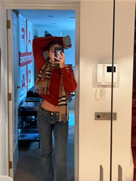 Burberry Scarf Outfit, Jeans Brandy Melville, Burberry Outfit, Scarf Outfit, Low Waist Jeans, Burberry Scarf, Burberry Belt, Waist Jeans, Low Waist