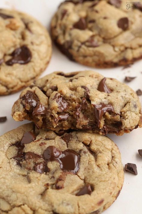 Perfect Chocolate Chip Cookies coming right up! These cookies have crisp buttery edges, soft centers, and they're packed with chocolate. A few special ingredients and techniques make this recipe the best. These cookies are loved by everyone that tries them. Soft Choc Chip Cookies, Chocolate Chip Cookie Recipie, Choco Chip Cookies Recipe, Gourmet Chocolate Chip Cookies, Celebrating Sweets, The Best Chocolate Chip Cookies, Ultimate Chocolate Chip Cookie, Sweet Bakes, Choco Chip Cookies