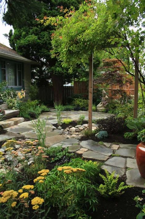 50 Very Creative And Inspiring Garden Stone Pathway Ideas Seattle Landscaping, No Grass Yard, Outdoor Jacuzzi, Lots Of Plants, No Grass Backyard, Asian Landscape, Sustainable Landscaping, Front Yard Design, Zen Design