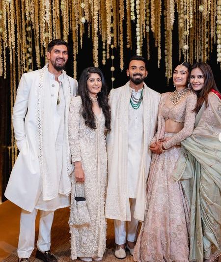 Anushka Sharma And Virat, Crickets Funny, Athiya Shetty, Kl Rahul, Family Wedding Photos, India Cricket, Couple Goal, Wedding Photoshoot Poses, Taapsee Pannu