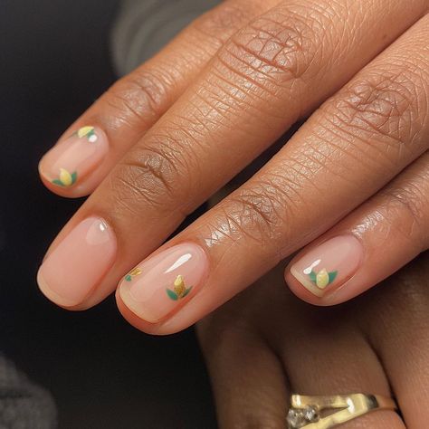 Mateja | London Manicurist on Instagram: “🍋 @biosculpturegelgb Rosé for the base @nails_luxeofficial Brushes & Chrome @brillbirduk Lemons: Go09 & Go21 . . . . #biosculpturegel…” Floral Nail Ideas, Lemon Nails, Floral Nail, Summery Nails, Minimal Nails, Rose Nails, Shellac Nails, Floral Nails, Chic Nails