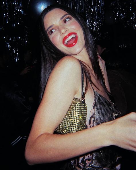 Kendall Jenner on Instagram: “Girl of crazy party⚡❤” Kendall Jenner Makeup, Jenner Makeup, David Dobrik, Warm Skin Tone, Jenner Outfits, Foundation Shades, Kardashian Jenner, African American Women, Kendall + Kylie