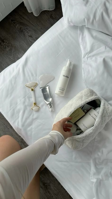 Clean Morning Routine, Clean Routine Aesthetic, Morning Routine Inspiration, Beauty Routine Aesthetic, Morning Vibes Aesthetic, Morning Selfcare, Skin Care Morning, 5 Am Morning Routine, Aesthetic Morning Routine