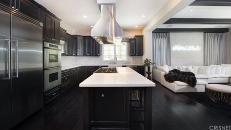 Kylie Jenner Kitchen, Small Kitchen Dining Room Combo, White Stone Fireplaces, Kylie Jenner House, Kitchen Dining Room Combo, Monochrome Bathroom, Home Realtors, Jenner House, Famous Houses