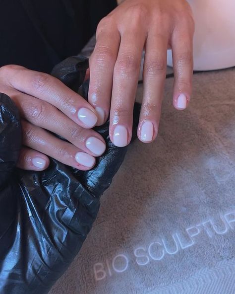 Sculpture Gel Nails, Cute Fall Nail Inspo, Bio Sculpture Gel Nails, Fall Nail Design, Girly Nails, Bio Sculpture Gel, Fall Nail Ideas, Bio Sculpture, Milky Nails