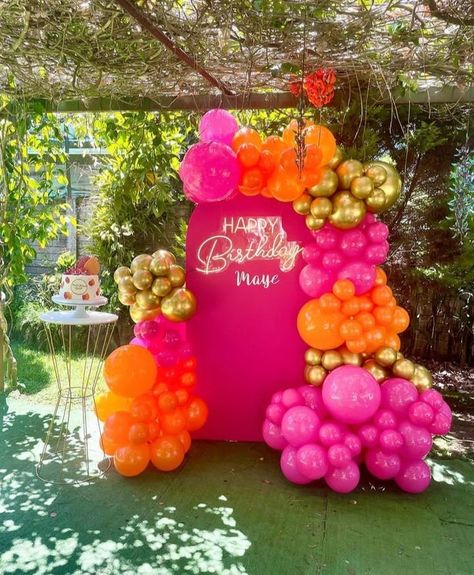 Orange And Hot Pink Party, Pink And Orange Balloon Arch, Sunset Party Decorations, Sunset Birthday Theme, Casa Migos, Orange And Pink Birthday Party Ideas, Pink And Orange Birthday Party, Pink And Orange Party Theme, Sunset Theme Party