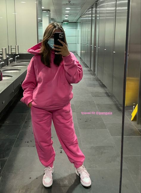 Pink Hoodie And Sweatpants, Pink Sweatsuit Aesthetic, Cute Sweat Suit Outfits, Cute Sweatsuit Outfits, Pink Sweatsuit Outfits, Pink Joggers Outfit, Pink Sweats Outfit, Sweatsuit Outfits Women, Sweat Suits Outfits