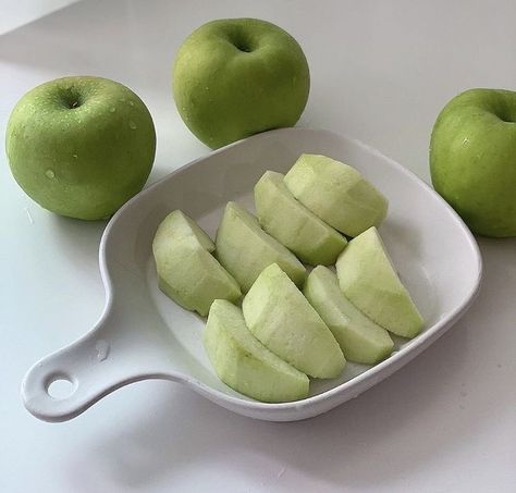 Mint Aesthetic, Mint Green Aesthetic, White Food, Green Apples, Pretty Green, Greens Recipe, Green Aesthetic, Pretty Food, Aesthetic Food