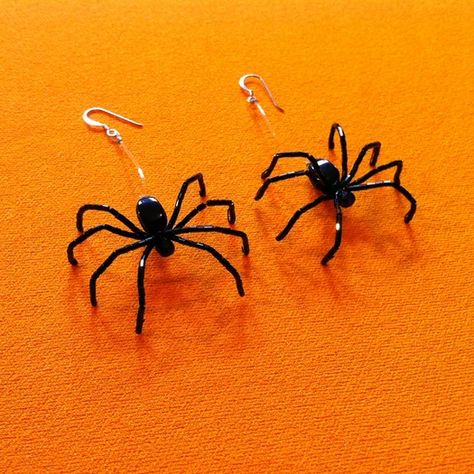 Spider Earrings (with Pictures) - Instructables Spider Pictures, Spider Queen, Beaded Spiders, Chevron Earrings, Spider Earrings, Halloween Beads, Gold Chevron, Beaded Animals, Gold Diamond Earrings