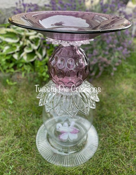 Upcycled Glassware, Unique Bird Baths, Diy Birdbath, Backyard Crafts, Glass Totems, Yard Crafts, Glassware Garden Art, Glass Bird Bath, Bath Garden