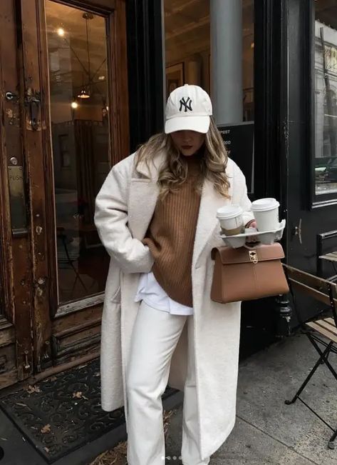 Sporty Elegant Outfit For Women, White Athleisure Outfit, Athleisure Outfits 2024, Coach Outfits Sports, White Knitted Sweater Outfit, Sage Green Sweater Outfit, Green Sweater Outfit Winter, Sporty Elegant Outfit, Blue Knit Sweater Outfit