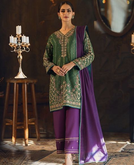 Purple Contrast Color Combinations Dress, Purple Indian Outfit, Purple Contrast Color, Purple Dupatta, Contrast Outfit, Combination Dresses, Resham Work, Punjabi Outfits, Indian Designer Suits