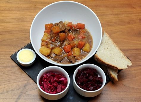 LFC reveals 'world's best' Scouse recipe - Liverpool FC Scouse Recipe, Dried Meat, British Cooking, Summer Meals, Boot Room, English Food, British Food, Executive Chef, World Recipes