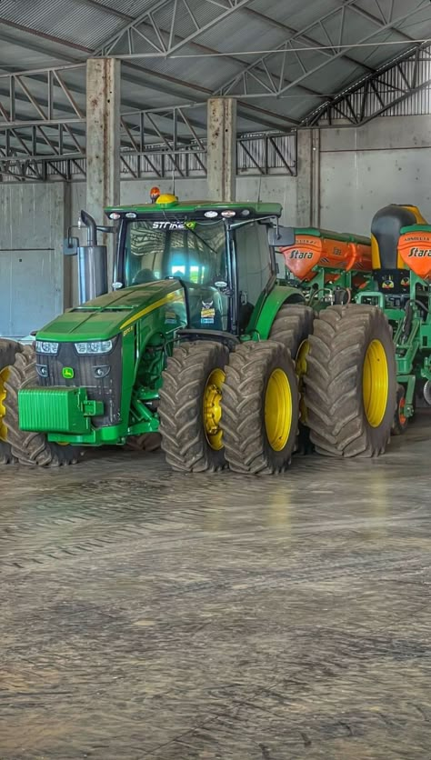 Agriculture Pictures, John Deere Tractors Pictures, John Deere Garden Tractors, Agriculture Photography, John Deere Tractors Farms, Tractor Pictures, Jd Tractors, Big Tractors, Farm Lifestyle