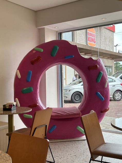 Donut Shop Interior Design, Donuts Shop Design, Donut Shop Aesthetic, Doughnut Bar, Donut Decor, Stand Feria, Donut Stand, Sweet Cafe, Esthetician Room Decor