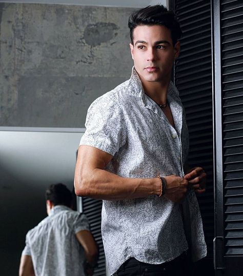 Ray Diaz Ray Diaz, Male Eyes, Wedding Music, Color Photography, Eye Candy, Casual Button Down Shirt, Men Casual, Celebrities, Mens Tshirts