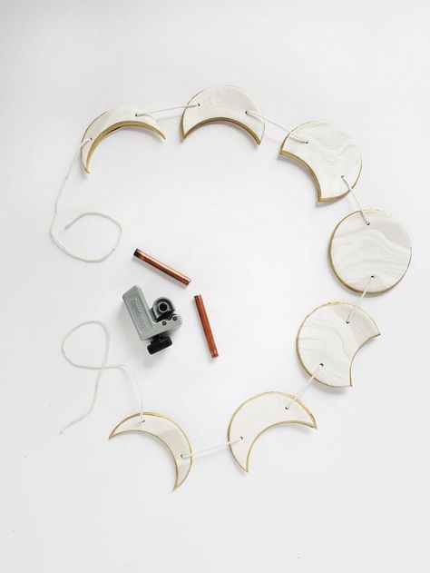 / diy clay phases of the moon hanging Moon Garland, Clay Moon, Diy Moon, Moon Hanging, Diy Generator, Elsie Larson, Diy Earrings Easy, Clay Wall Art, A Beautiful Mess