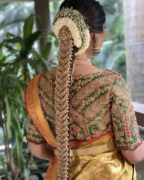 South Indian Wedding Hairstyles, Short Bridal Hair, Pink Blouse Designs, Bridal Hair Decorations, Bridal Hairstyle Indian Wedding, Hair Style On Saree, Saree Hairstyles, Bridal Sarees South Indian, Bridal Hairdo